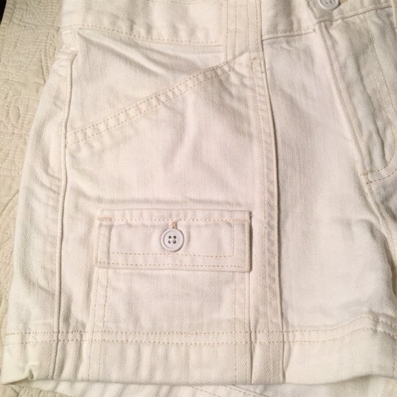 GAP JEANS Antique White Multi-Pocket 3" Shorts - Picture 3 of 7